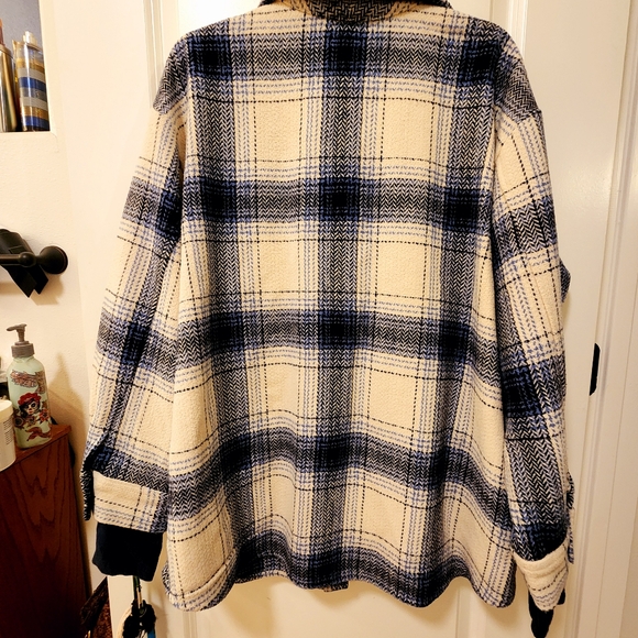 Time & tru shacket - Picture 2 of 2